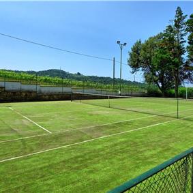 3 bedroom villa with pool and tennis court near Florence, sleeps 6